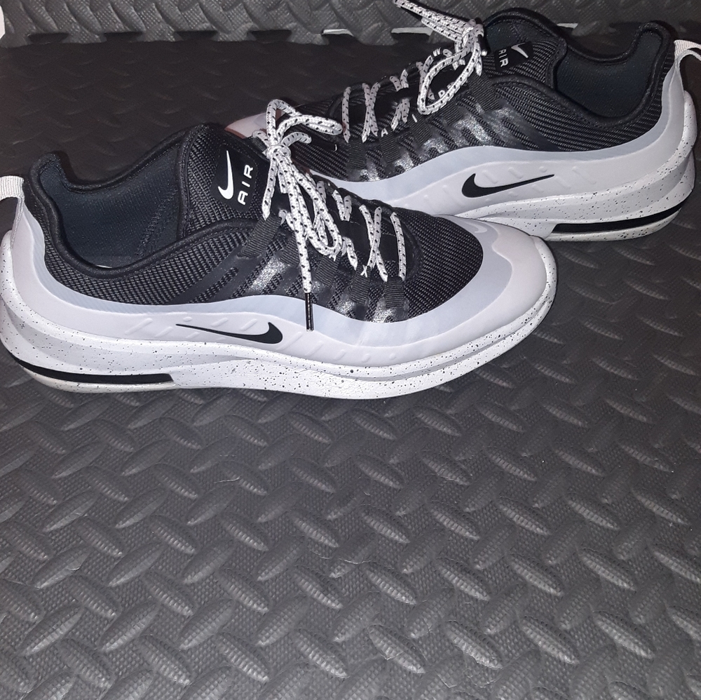 Nike Air Max Axis Premium